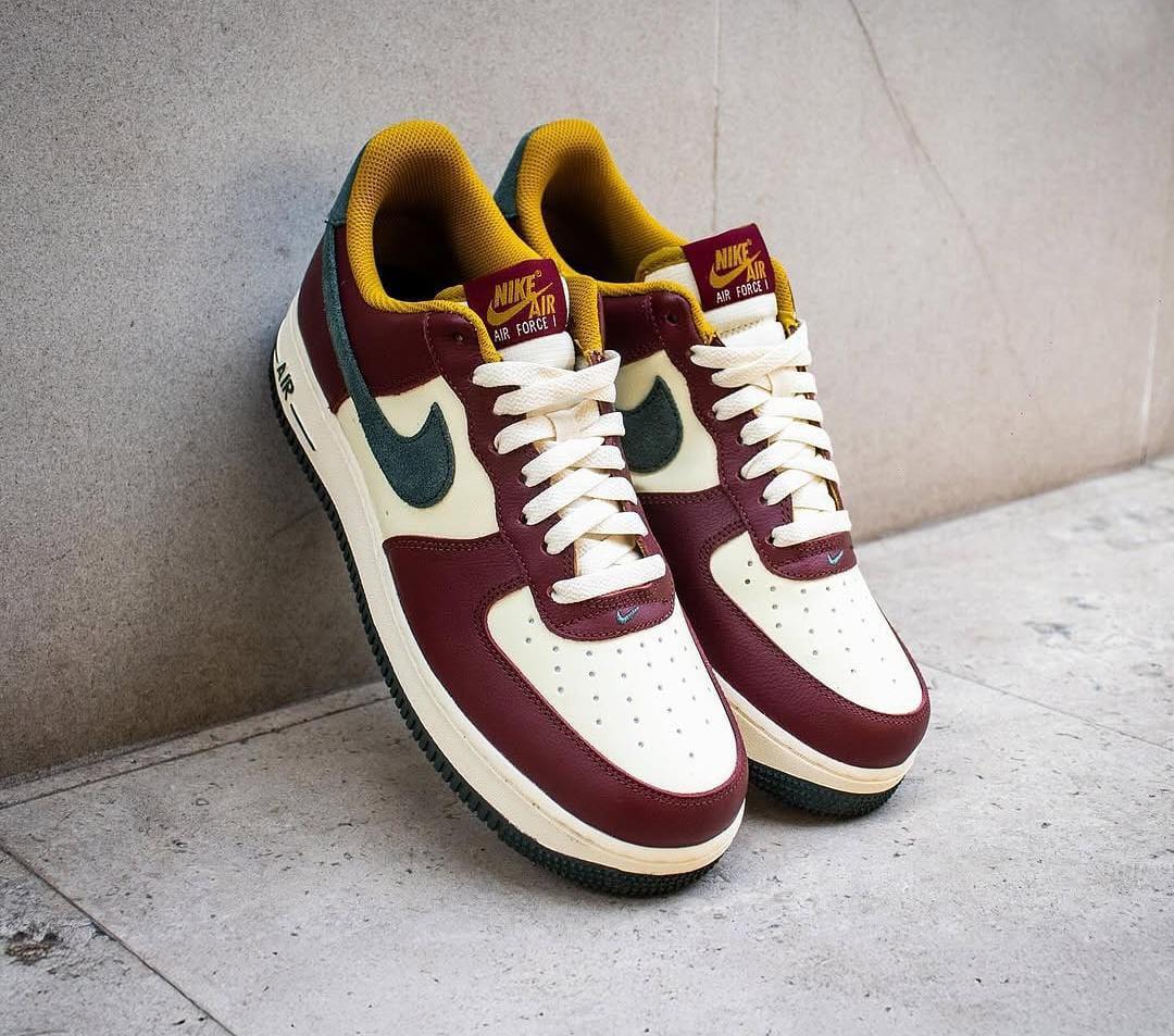 Heritage-Inspired Low-Top Sneakers – Coconut Milk & Vintage Green