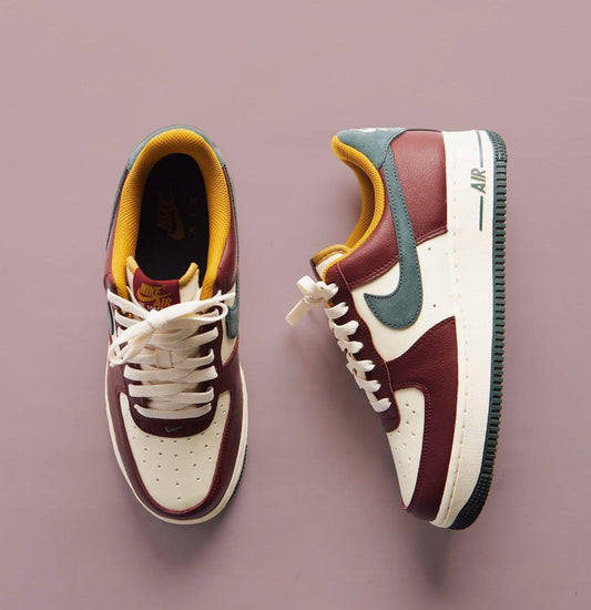 Heritage-Inspired Low-Top Sneakers – Coconut Milk & Vintage Green