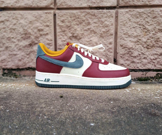 Heritage-Inspired Low-Top Sneakers – Coconut Milk & Vintage Green