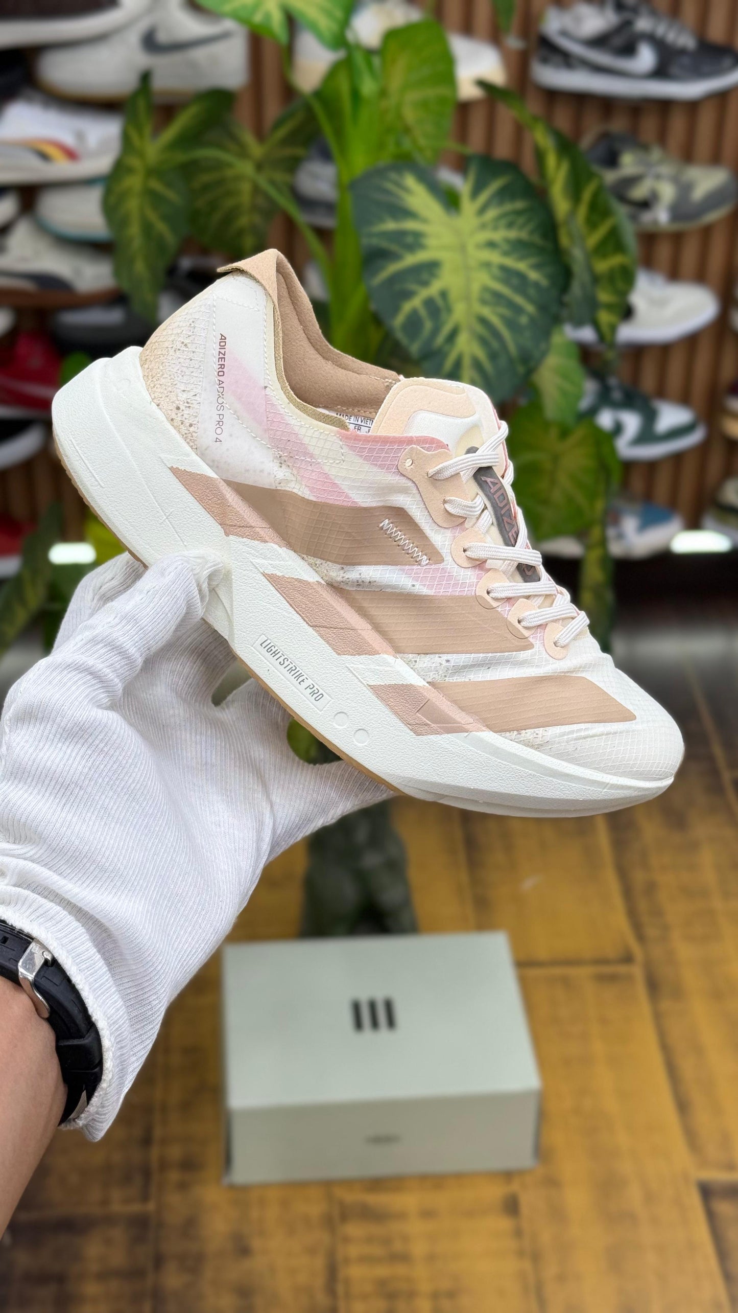 AeroSwift Z4 Women's Lightweight Running Shoes